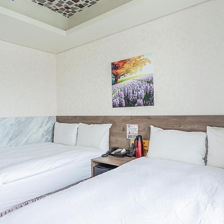 九九商旅 Hotel Taichung Luaran gambar