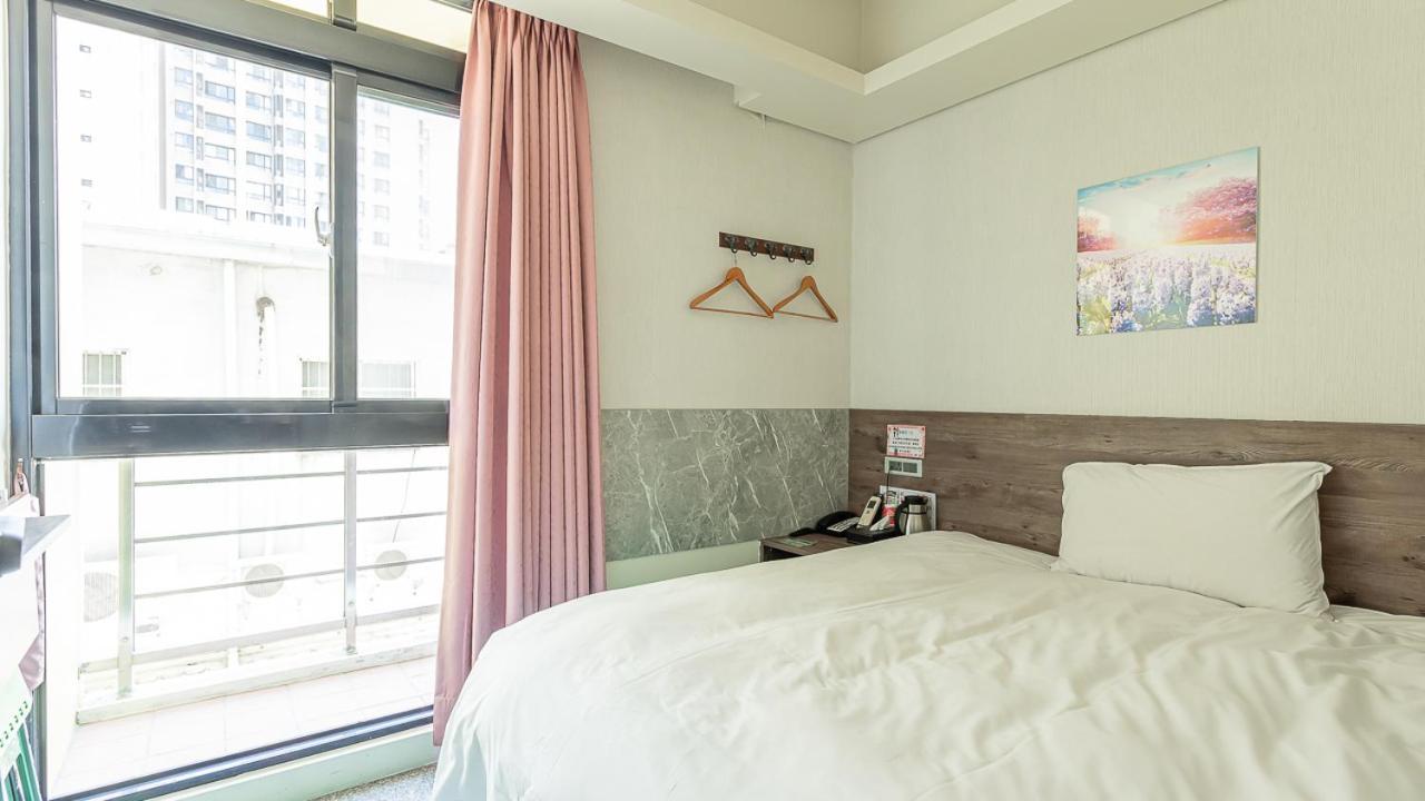 九九商旅 Hotel Taichung Luaran gambar